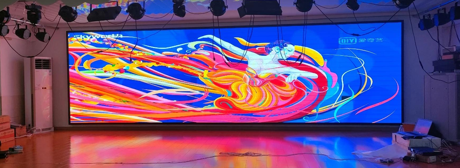 Small indoor stage built with small pitch retail led display.