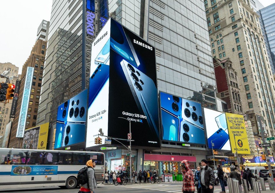 A street in the United States with many LED displays installed.