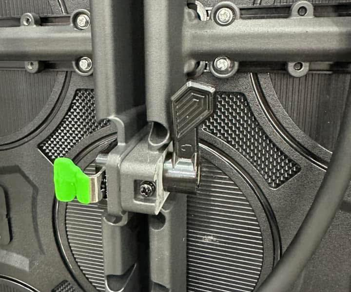 Rental LED cabinets are connected to each other via quick locks.
