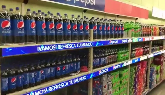 Application example of shelf-mounted LED displays in supermarkets: the LED display plays videos matching the packaging style of the goods on the shelves.